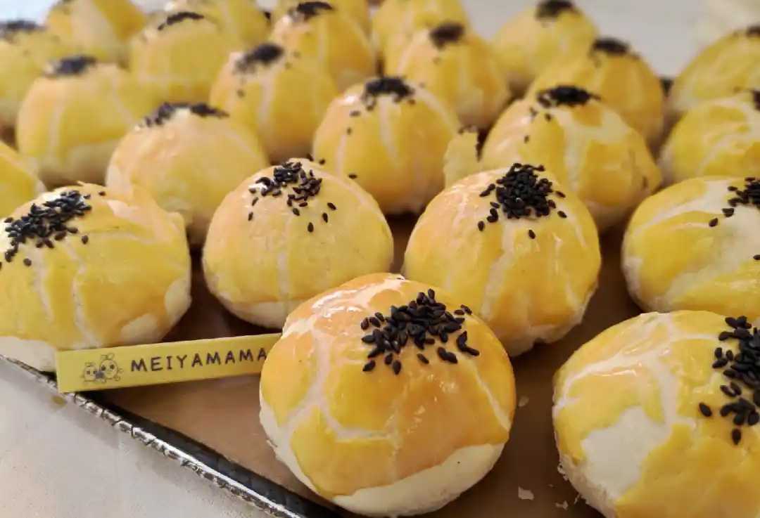 蛋黃酥月餅包裝機——傳統(tǒng)美味的現(xiàn)代封裝，守護經(jīng)典，傳遞心意