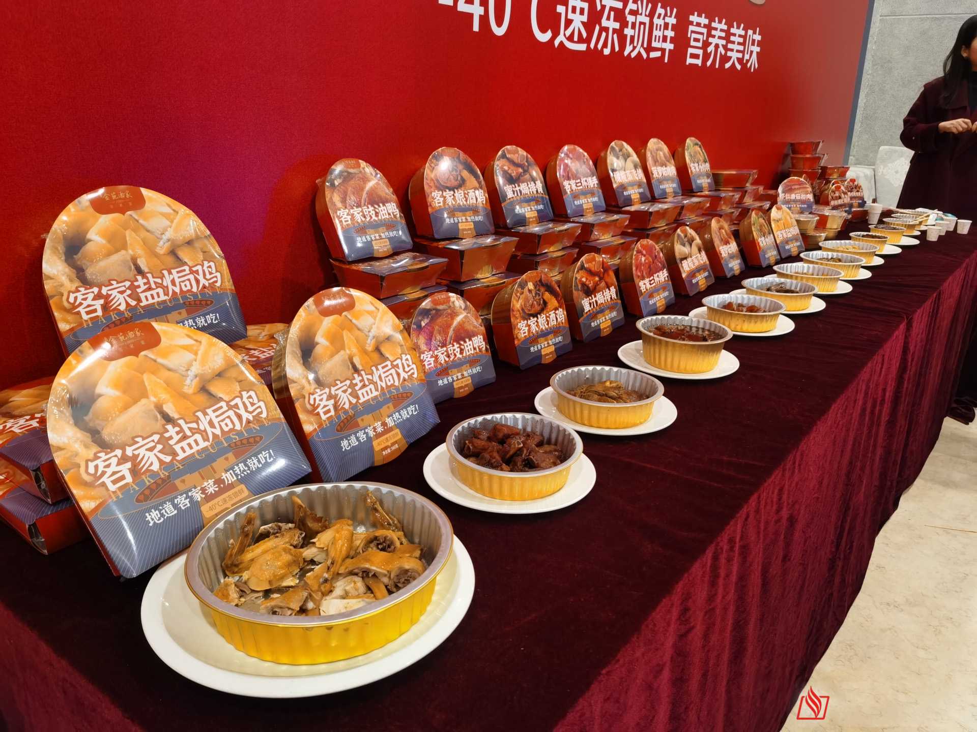 預(yù)制菜鎖鮮革命！一臺 “會呼吸” 的包裝機如何讓料理包媲美現(xiàn)做？